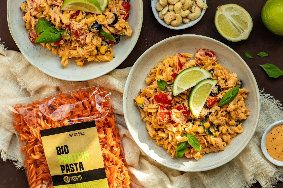 Салата од тестенине са дресингом од индијског ораха