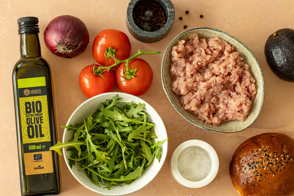 Сочни пилећи бургер са преливом од авокада и јогурта - састојци