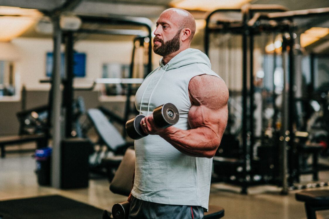 Trening snage sa bučicama