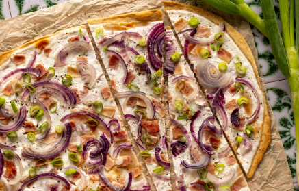 Fitnes recept: Slana Flammkuchen pita sa kiselom pavlakom i lukom