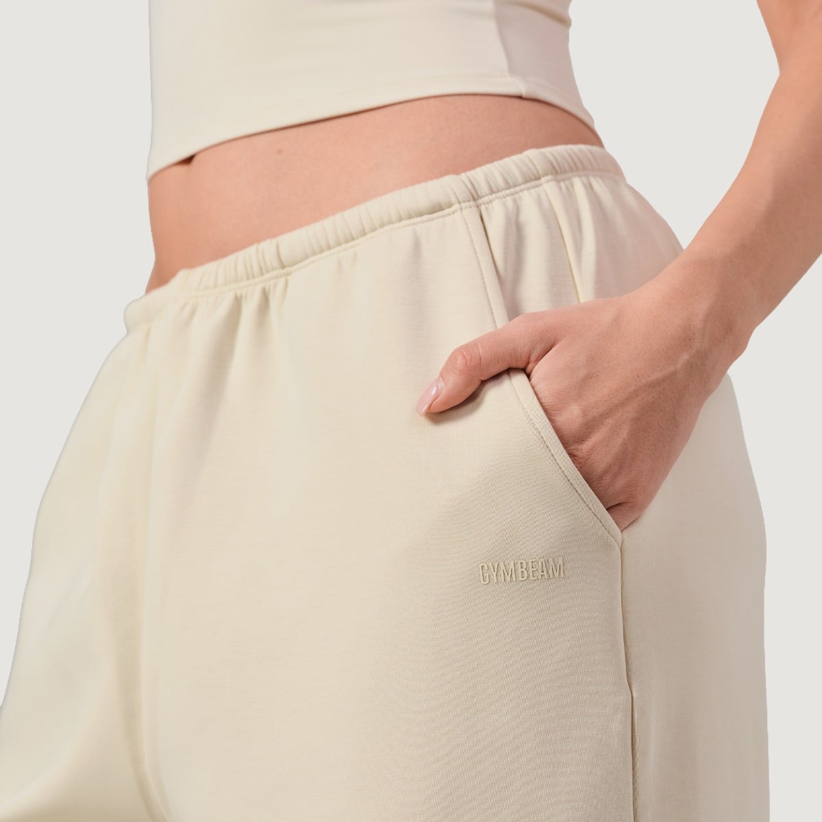 Women‘s NEO Joggers Almond - GymBeam