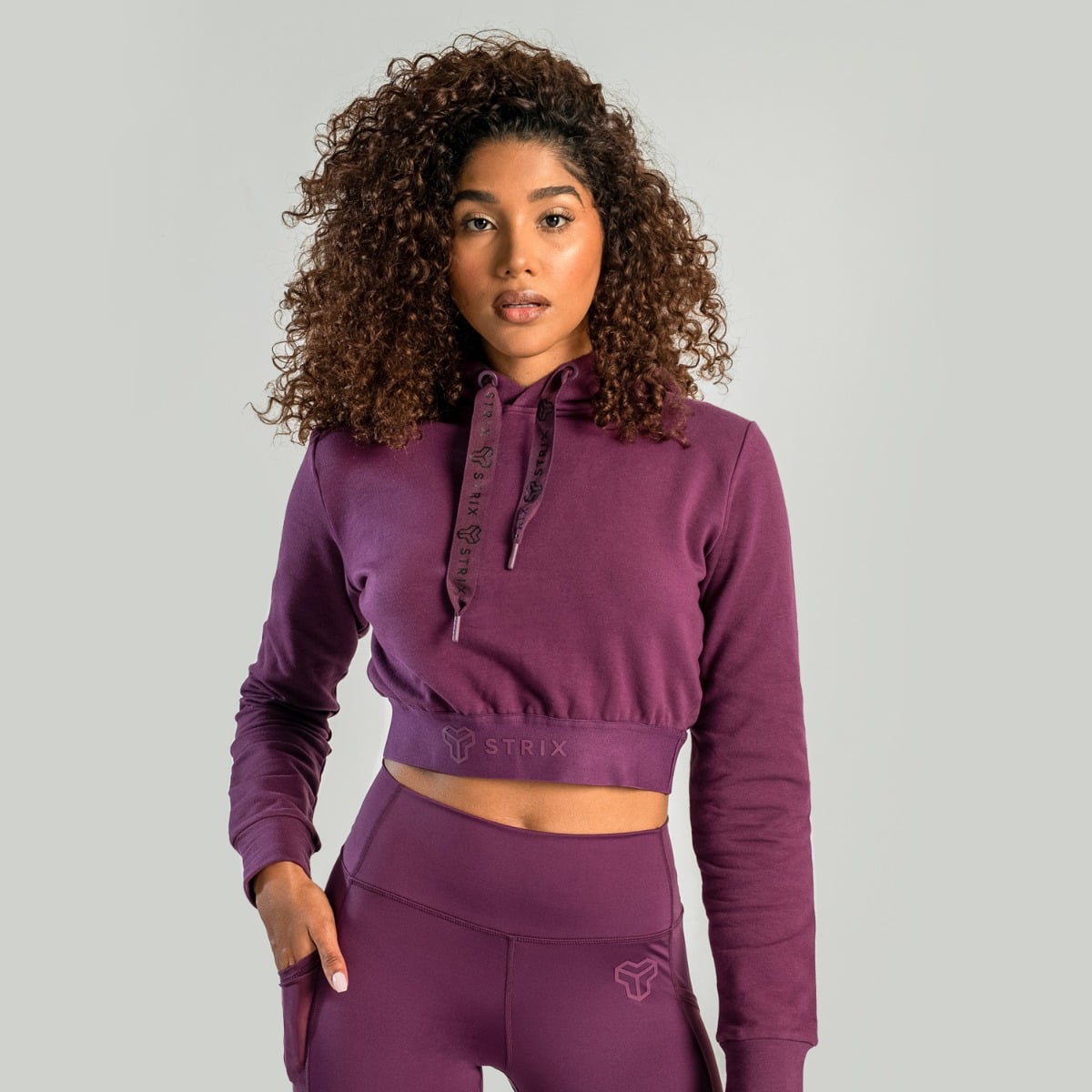 Ženski duks Essential Cropped Hoodie Plum - STRIX
